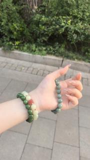 和田玉叠戴可不要太显白了 碧玉手串单带觉得有点显老气,于是我加了两