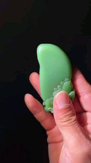 和田玉碧玉挂件手把件,俄碧老料,浓粉绿色